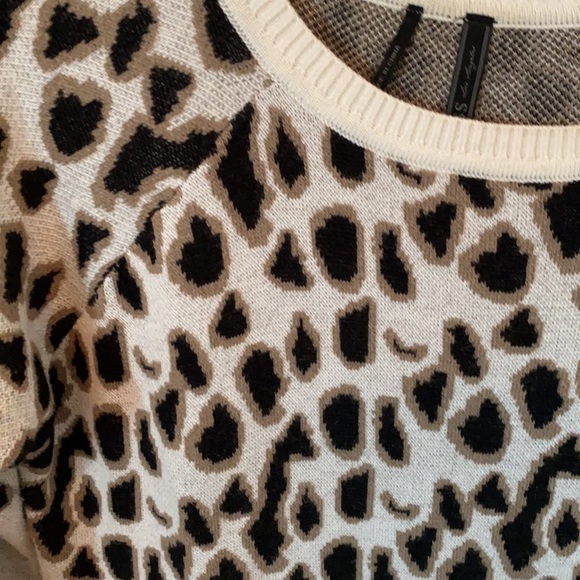 Guess off the shoulder sweater/ tunic - Picture 2 of 2